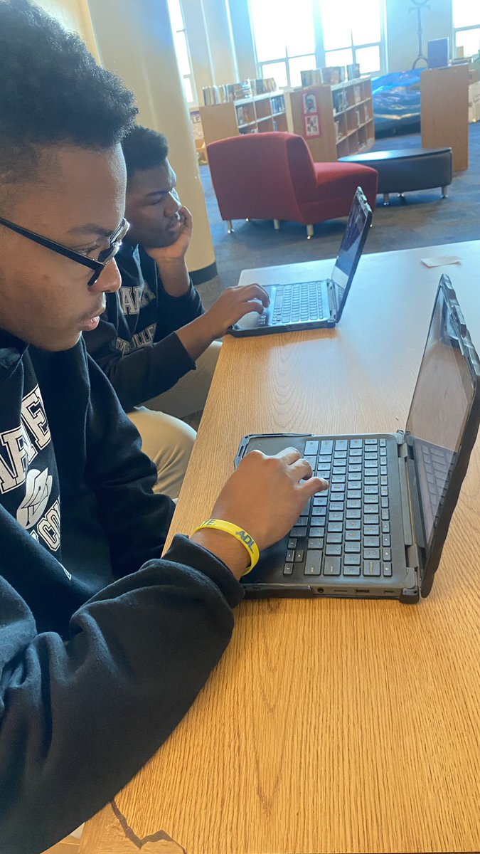 KWBELA's tweet photo. My scholars got to experience an amazing resource today!⭐️ 

@paperlearning  supports scholars in essay reviews, resume reviews, tutoring and additional support. 

It has also has text to speech options and support in English, Spanish, French and Mandarin! #HowWePaper https://t.co/UkkvIsxGt9