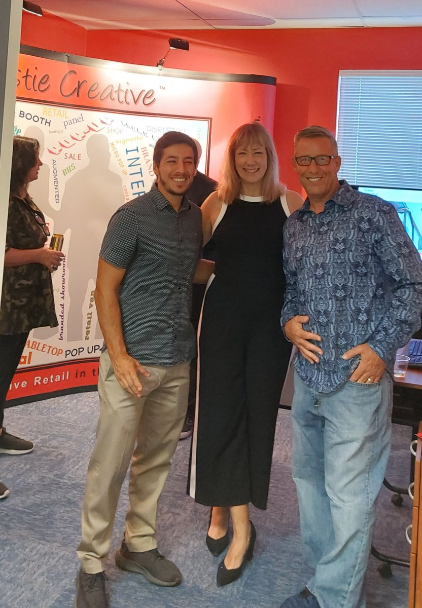 gustiecreative's tweet image. Sending a shout out to the peeps who visited our Pop Up Event at the @ResearchParkFAU Open House! It was a fun evening and we learned that everyone loves @LiquidDeath 😁 even our local congressman!  
#popup #people #gustiecreative #disruptiveretail #enjoylife #Boca #southflorida