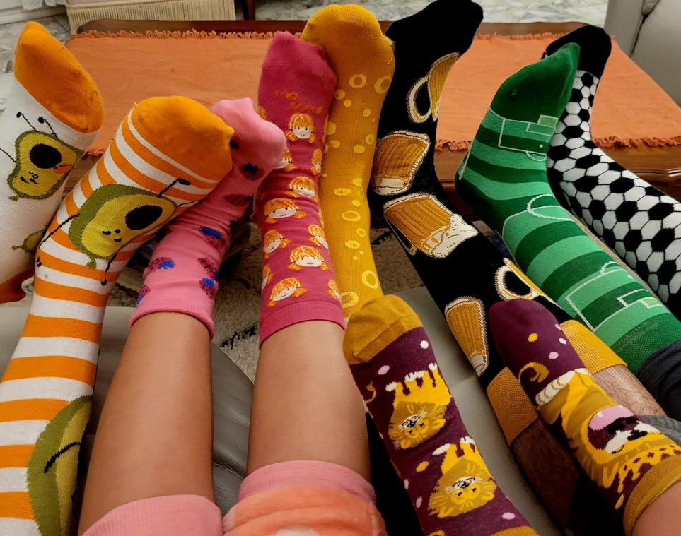 CourrierPicard's tweet photo. Pourquoi des chaussettes dépareillées le 21 mars? #onvousexplique #handicap #France #chaussettes https://t.co/ECvrFUR7uG https://t.co/ZQc3MMwWnt