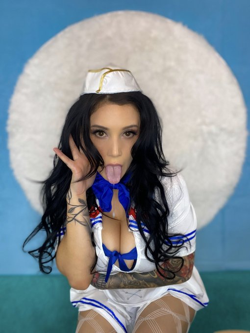 noelleeaston
