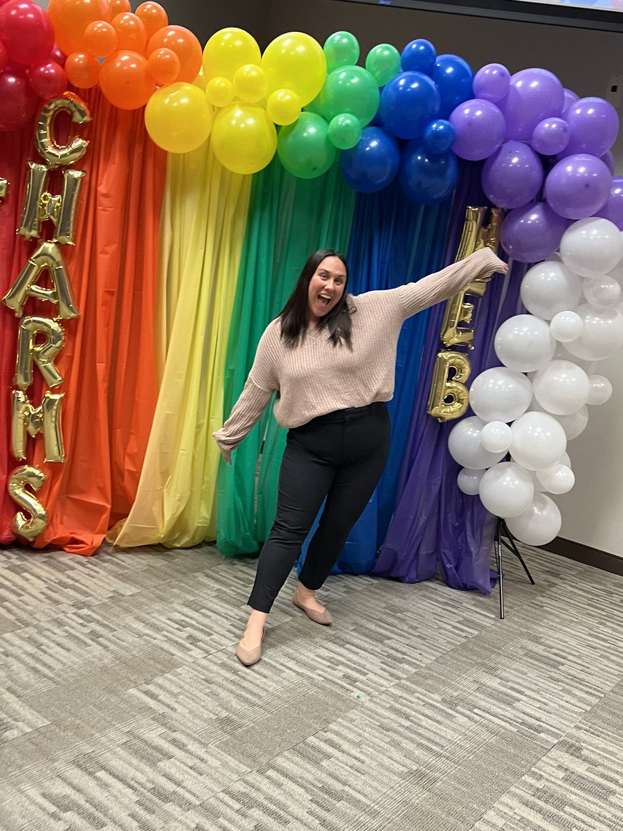 LieslJames's tweet photo. Today was our lucky day as we got to celebrate our Midway Park Teacher of the Year - Samantha Padilla. Join me in congratulating her 💚🦜 #ParrotPride @HEBISDpeople @hebisd @MsPadillasWorld https://t.co/Jq3GmqM0Yn