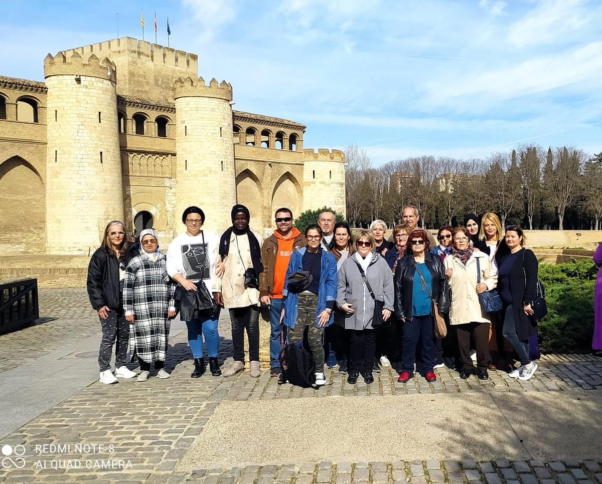 EPACasetas's tweet photo. Esta mañana hemos visitado el Palacio de la Aljafería.
Varios siglos de historia de nuestra ciudad y de Aragón dentro de este representativo edificio. Edificio que esconde interesantes secretos. Sorprendente el hemiciclo donde se reúne el Parlamento de Aragón. #DisfrutayAprende https://t.co/U5KavlP1g4