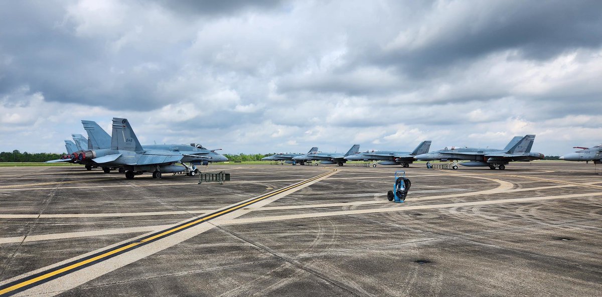 RCAFOperations's tweet photo. #ExCOUGARSOUTH is in full swing at NAS JRB New Orleans, Louisiana ! @RCAF_ARC aircraft from Bagotville, Cold Lake and Trenton have been participating alongside the @usairforce and Louisiana ANG to strengthen interoperability and tactical operation of the CF-18 Hornet. #RCAF https://t.co/WwkImwrSIk