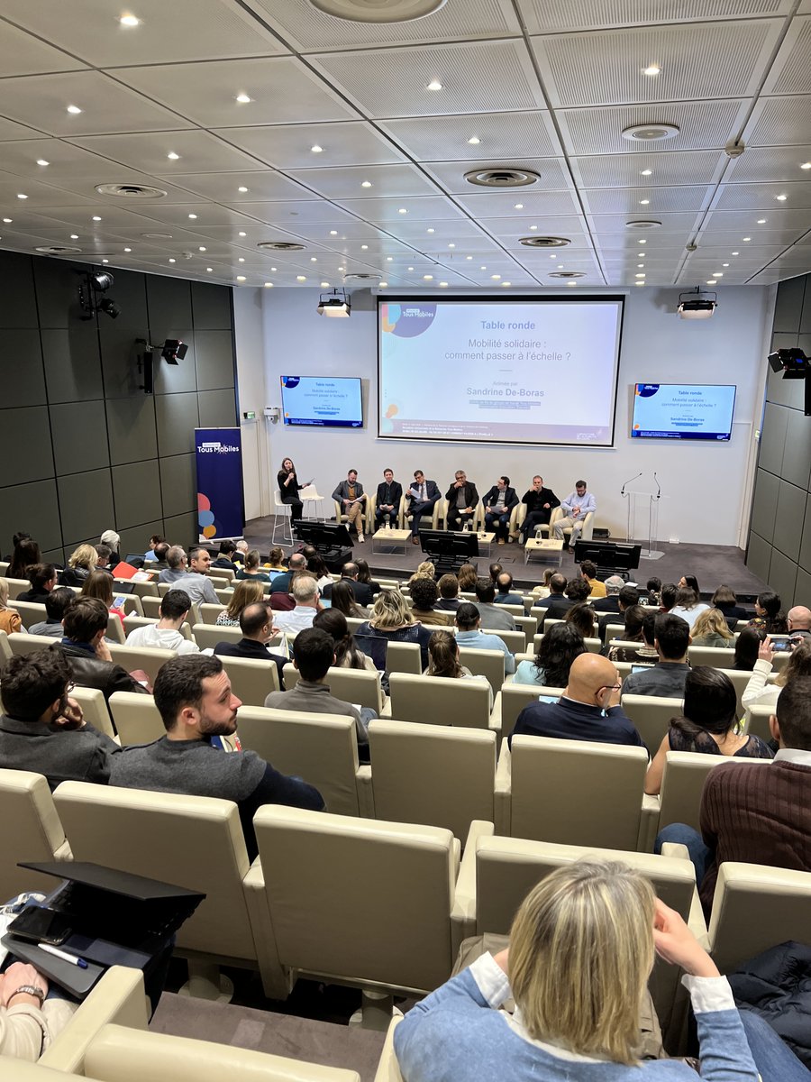 Ce matin, nous avons fait avancer la mobilité solidaire et tracé le chemin pour "un passage à l'échelle. 
Le  gap à franchir est considérable :  13 millions de Français sont en situation de précarité de mobilité. Pour réussir, il faut la mobilisation de tous les acteurs.