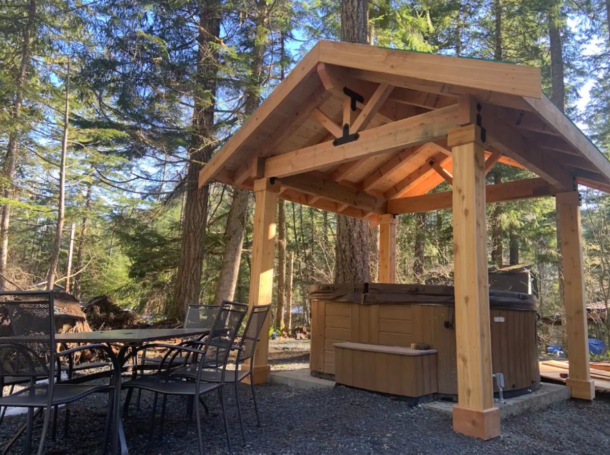 visitmtrainier's tweet image. Spring is here, and we're celebrating with a special offer! Stay two nights at participating Mt. Rainier National Park cabins and get the third night free. Who's ready for some mountain relaxation? Book now: visitrainier.com/top-travel-dea… #springgetaway #MtRainier #cabinlife