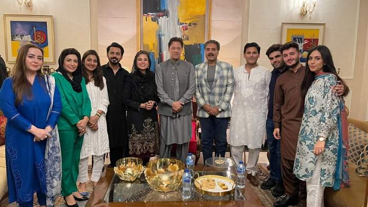 Solidarity with <a href="/ImranKhanPTI/">Imran Khan</a>  ...... Shukriya