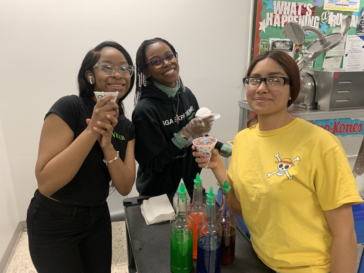 Three future welcoming educators supporting one another. At S.E.E.D. we  build our scholars and encourage them to get involved and be active in all forms of their institution. Meet freshmen Alyssa, Tiera, and Leslie. ALL future elementary school teachers. #FutureCPSTeachers
