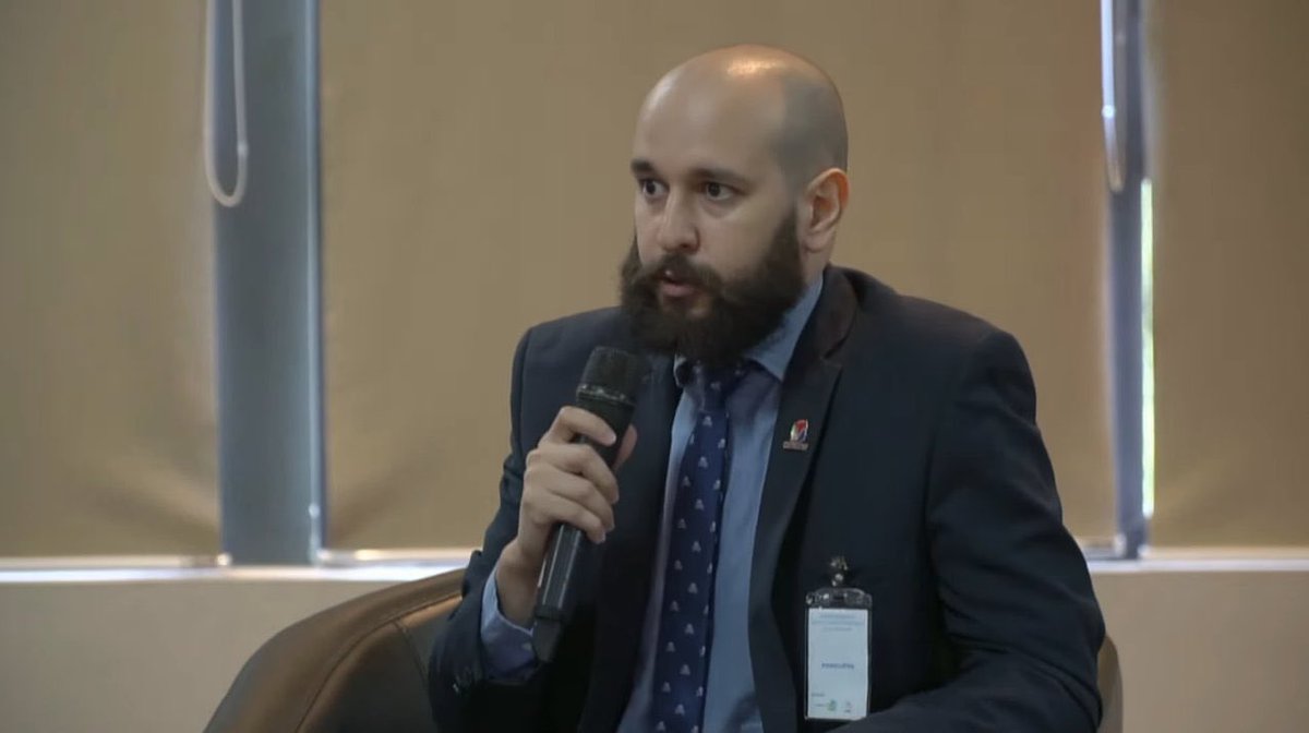 REDIEXParaguay's tweet photo. Francesco Russo, director de #WEMBE (Mipyme Marca País)

🗣️“Nadie puede solo. Debemos tener un excelente equipo humano, adecuado, confiable. Partners confiables como REDIEX y el @mic_py. El camino del emprendedor es siempre cuesta arriba y la cuestión es no rendirse”✅ https://t.co/Klgz2AFi5X