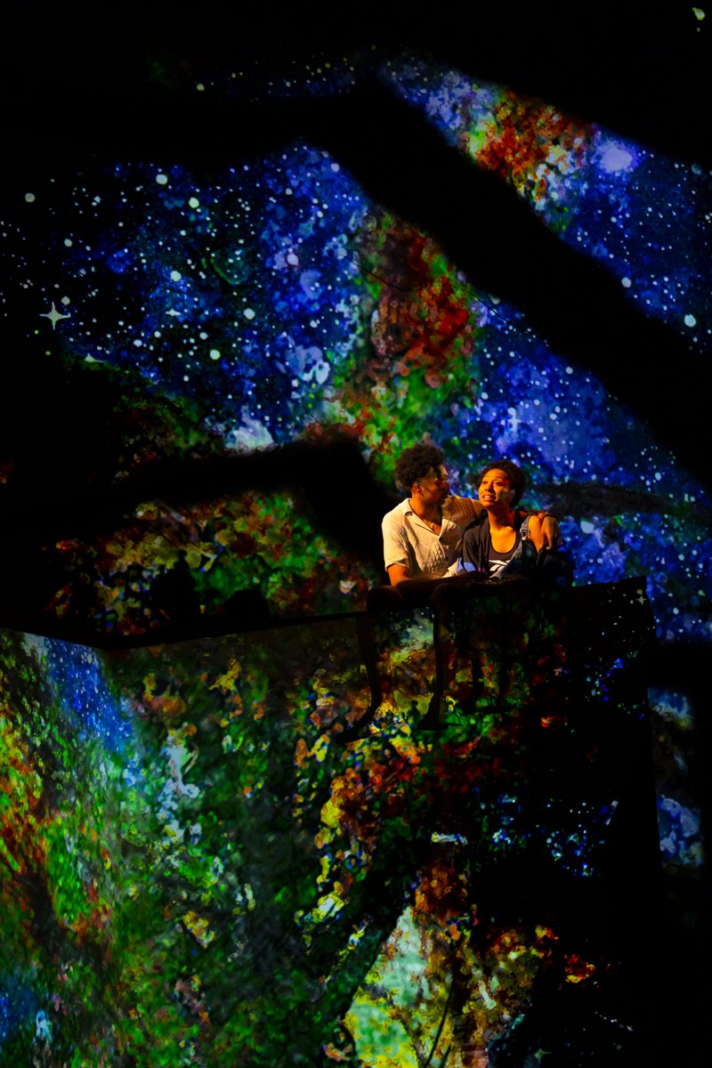 "A tree growing in Boston has blossomed and borne the loveliest, sweetest fruit. Welcome to the world, K-I-S-S-I-N-G." theatermirror.net/?p=6379 Photo by T. Charles Erickson.