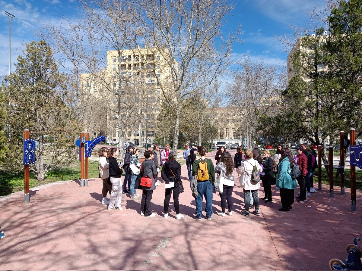 AVCornisa's tweet photo. Gracias al #ObservatorioDeGenero #usera por organizar un nuevo Paseo de Jane, hoy en zonas de Orcasitas y Pradolongo, Nos permitio intercambiar sobre ocupación de los espacios, lugares de encuentros, espacios verdes, iluminación con una mirada #feminista, Una gran iniciativa!! https://t.co/gWkcXVRvg9