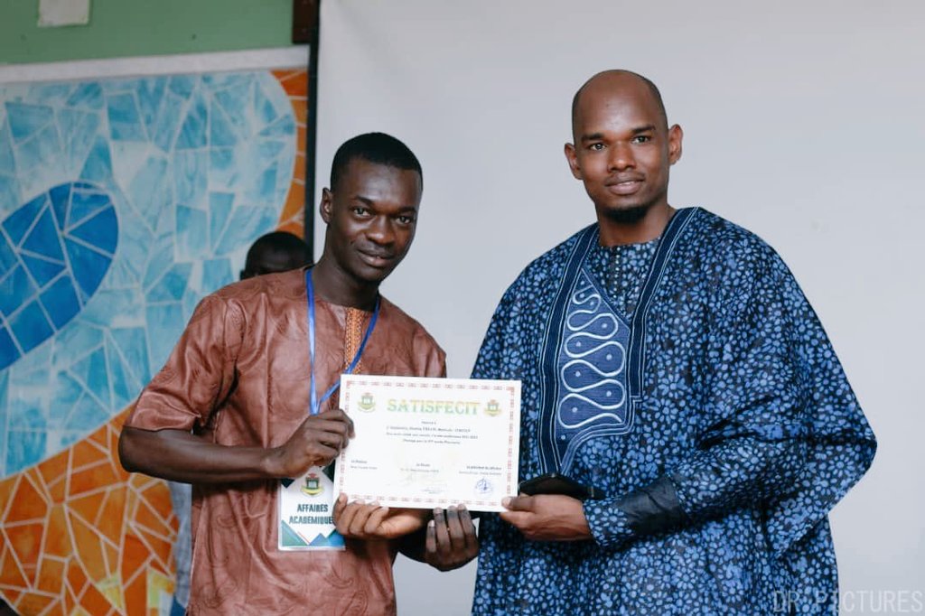 BahThie24711695's tweet image. #AEM-Guinea Was honorary president for the reception of new students in the Faculty of Medicine at #SourceUniversity. the occasion was taken to welcome them and wish them great success in their studies now and in the years to come.
#TogetherStronger #healthequity #HealthForAll