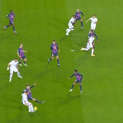 MD | الصحافة العالمية لا تتفق مع أنشيلوتي⬇️

بيلد 🇩🇪 : أسينسيو كان متسللًا بفارق بسيط نعم ولكنه كان تسلل ولا مبرر لغضب أنشيلوتي

ليكيب 🇫🇷 : برشلونة كان الأكثر فرصًا ولم يستحق الخسارة، هدف أسينسيو تم الغاءه وكان قراراً منطقياً
كلارين🇦🇷 : لاعب ريال مدريد كان متسللًا بكتفه