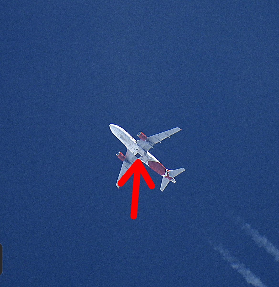 cwbyhouse's tweet photo. @flightradar24 Hydraulic failure on a wheel cover?
Flight AC1754 AIR CANADA ROUGE, plane was flying over Daytona Beach FL. Altitude approximately 36,000 ft https://t.co/X5gleN4s54