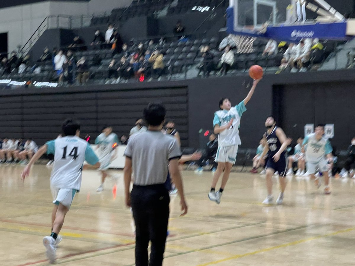 BCEvolution1's tweet photo. 高さやフィジカル面で勝る相手に果敢に挑戦したbjカップU15大会。男女とも16チーム中10位。「努力」し、苦労したことは無駄にならない！試合中はうまくいかないことの方が多い…指示されなくても限界超えへ「挑戦」し続ける選手こそ「進化」するのだと改めて実感した大会。#bjカップ　#U15バスケ https://t.co/Yc8XbYPUoS