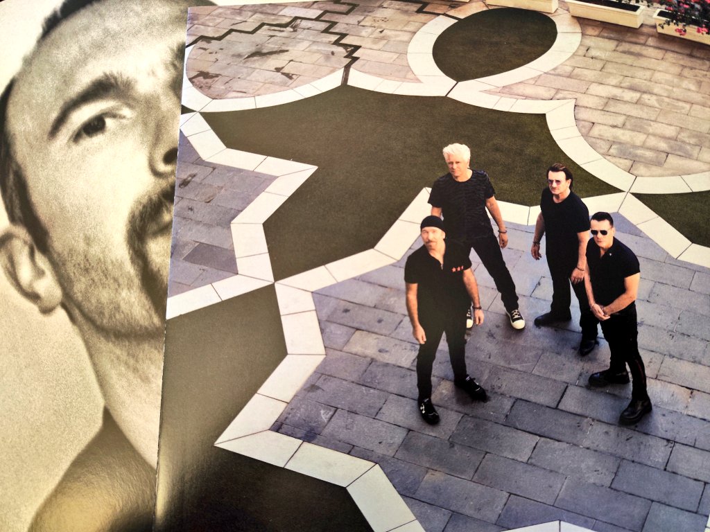 rockmycoffee's tweet image. I'm in loveeeeeeee 🥹♥️

#U2 #U2SOS40