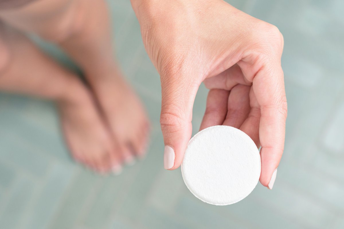 One tablet of VapoShower has the comforting, non-medicated Vicks aroma that makes you say “Ahh…” ☺️ after a long day.