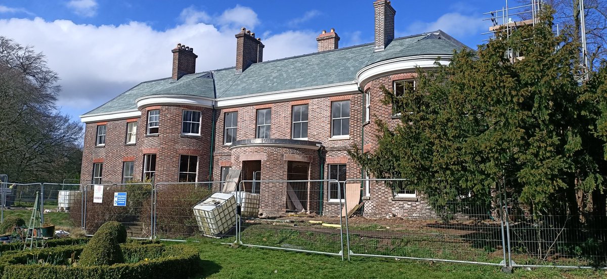 Betley Court earlier today, as MD Scaffolding LTD removed the last of the scaffs from the front. Great job <a href="/ConservationLtd/">Midland Conservation Ltd</a> !
#restoration #georgianhouse #Staffordshire
