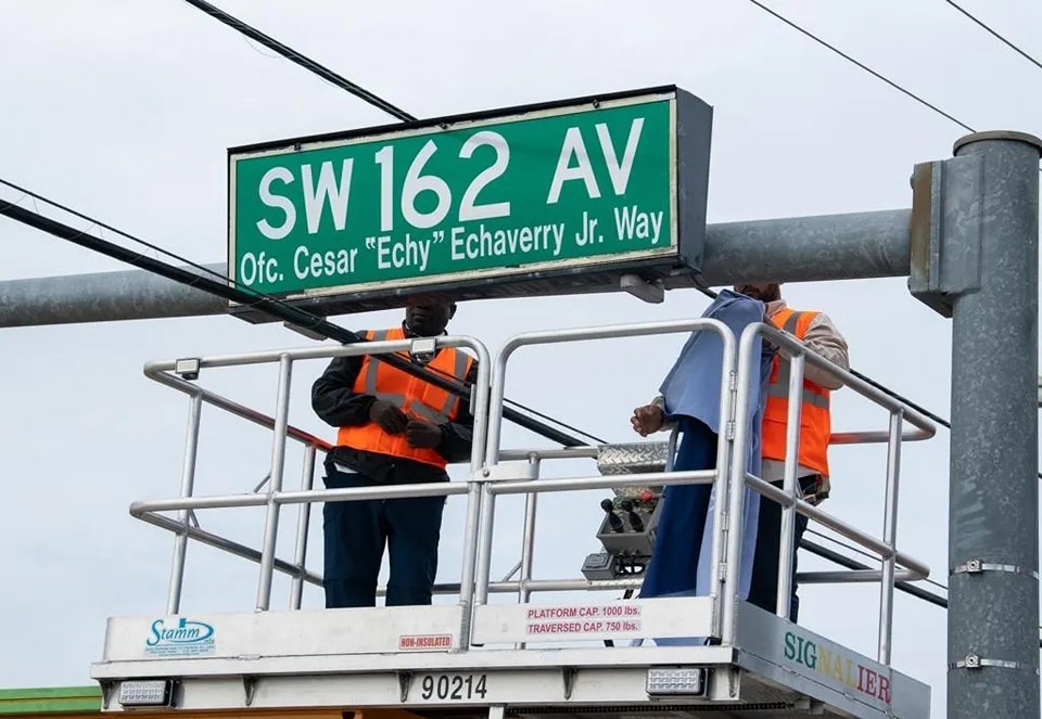 Yesterday morning I had the distinct honor of participating in a street naming ceremony for Detective Cesar ‘Echy’ Echaverry. Detective Echaverry’s valiant service and commitment to the safety of Miami-Dade County and its residents must never be forgotten. #MiamiDade #district12