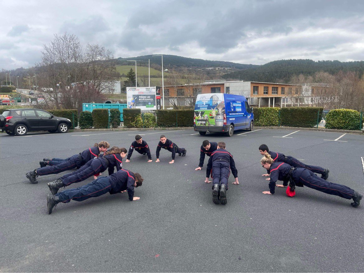 jspmarvejols's tweet photo. 📆 Samedi 18 Mars 2023 📆

Matinée exclusivement sur l’apprentissage du secourisme. Il ne faut pas oublier le secourisme. Environ 70 % de nos interventions sont du secours à la personne. 

Un peu de sport entre chaque MSP. Focus Brevet National des JSP.  

@sdislozere @PompiersFR https://t.co/ard1efIjj4