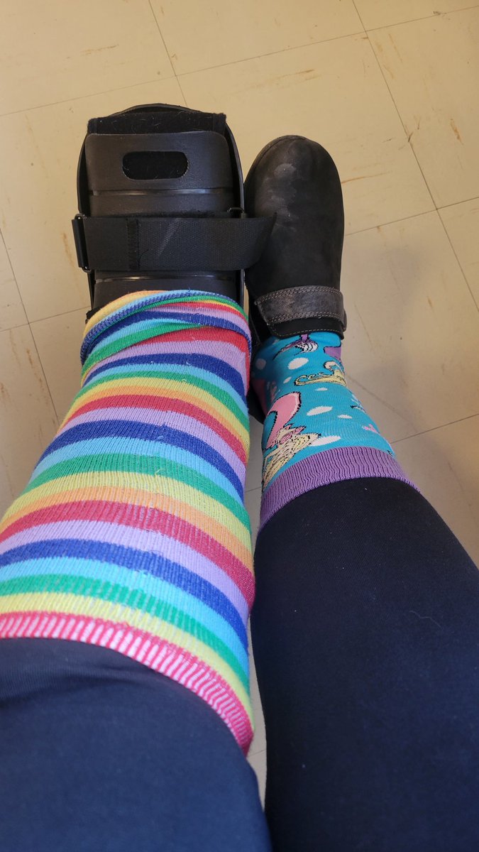 So happy to #RockMySocks for #WorldDownSyndromeDay! Even with the boot 🤣💙💛💙💛 @NL_DS_Society