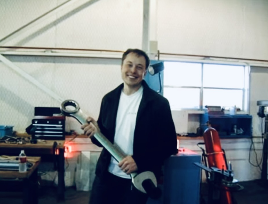 I got a DM that you needed some help fixing something? 🔧 <a href="/elonmusk/">Elon Musk</a>