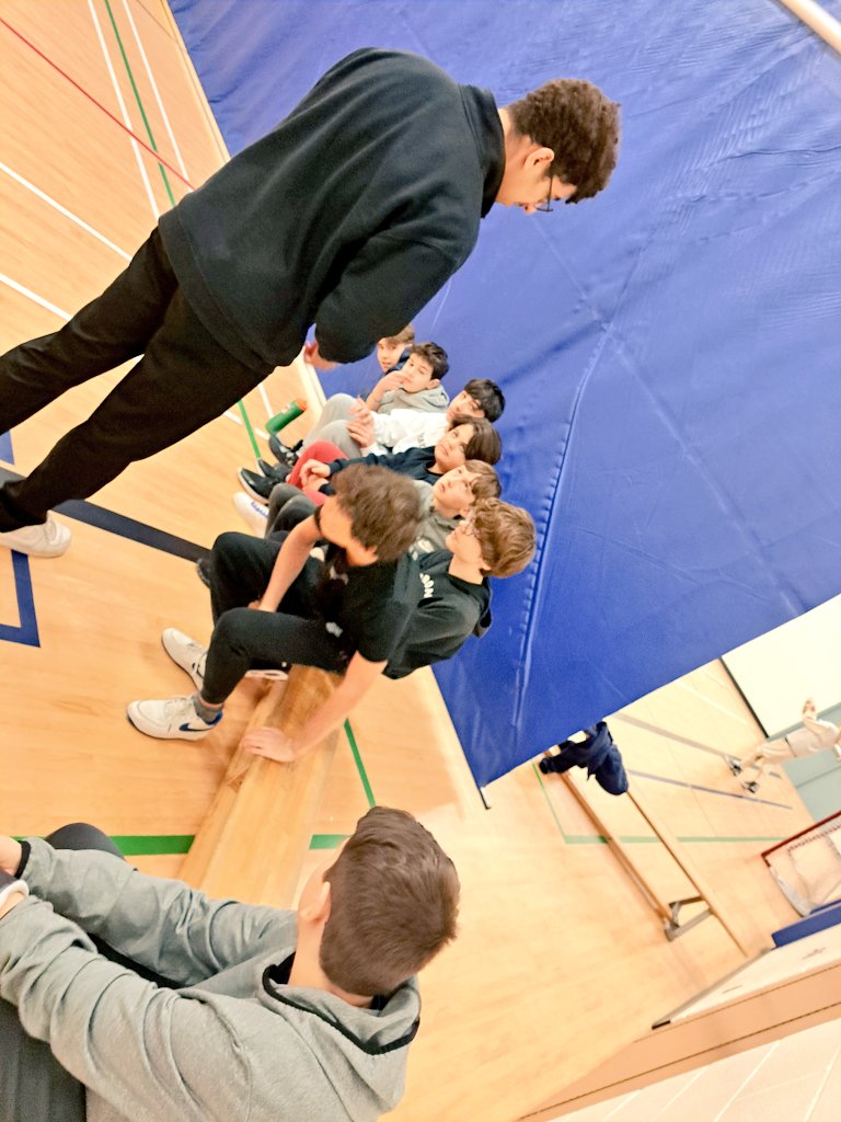 notoriousmrbigg's tweet image. #Intramurals went so well today!! Lots of #soccer fun for the grade 7 &amp;amp; 8s!! ⚽😅 Lots of #leadership from the HT students!! Big thanks boys 🙌👏
@MargueriteHCDSB 
@HolyTrinityOak 
@opheacanada