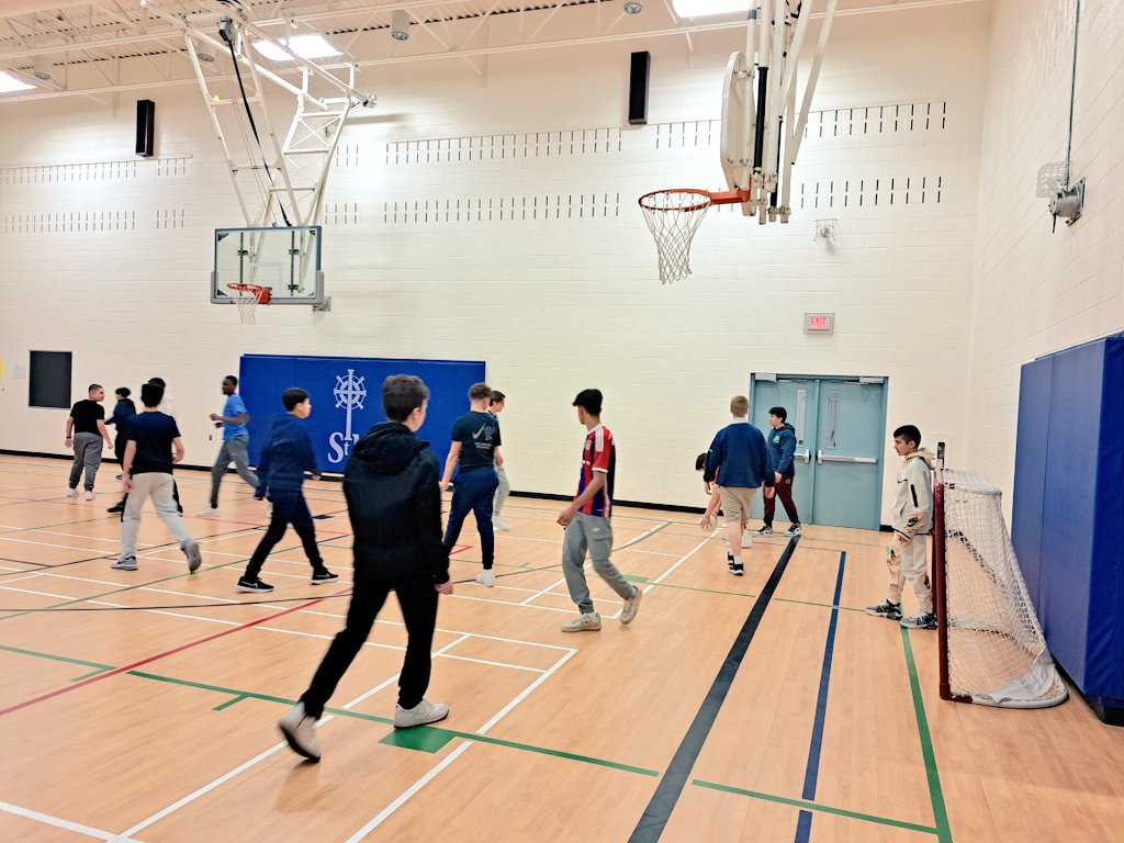 notoriousmrbigg's tweet image. #Intramurals went so well today!! Lots of #soccer fun for the grade 7 &amp;amp; 8s!! ⚽😅 Lots of #leadership from the HT students!! Big thanks boys 🙌👏
@MargueriteHCDSB 
@HolyTrinityOak 
@opheacanada