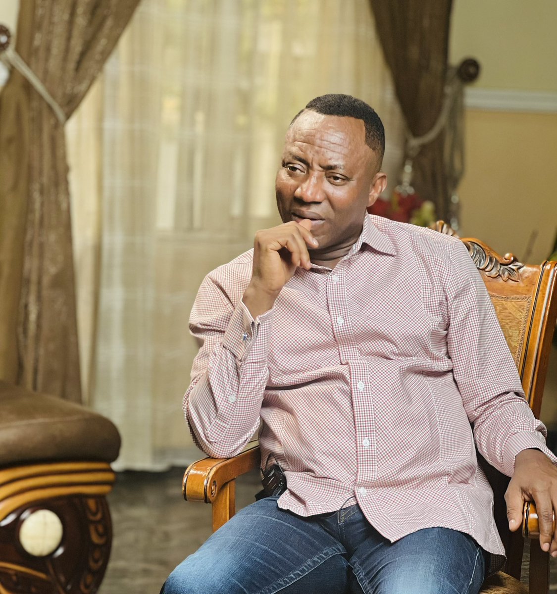 sowore's tweet photo. “My philosophy of life is that the meek shall inherit nothing but debasement, frustration and ignoble deaths; that there is security in personal strength; that you can fight the government and win; that any action is better than no action, even if it's the wrong action; that you never reach glory or self-fulfillment unless you're willing to risk everything, dare anything, put yourself dead on the line every time; and that once one becomes strong or rich or potent or powerful it is the responsibility of the strong to help the weak become strong.” -
Harlan Ellison #Revolutionnow #FreeChudeNow