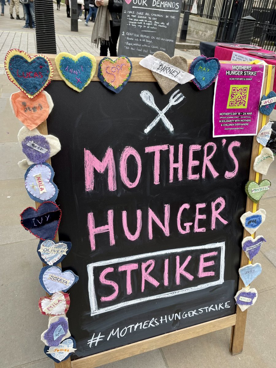 mothers_manif's tweet photo. We are mothers on #hungerstrike since #mothersday in solidarity with the 1 in 4 UK mothers skipping meals to feed their children and mothers globally. We will be outside Parliament on Wed &amp; opposite Downing St on Thurs, &amp; Fri am. Please come and speak to us @BigIssue https://t.co/e9M5ReuE4U