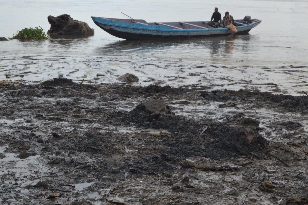 #BeachCleanUp for plastic #Pollution (discarded fishing nets and other plastic debris) in Douala Cameroon on Wouri River, the main of the 14 rivers contributing to 80% #OceanPlasticPollution in Cameroon
@BRSConventions 
@gaiaafricaclub 
@crcbsafrique 
@ToxicsFree