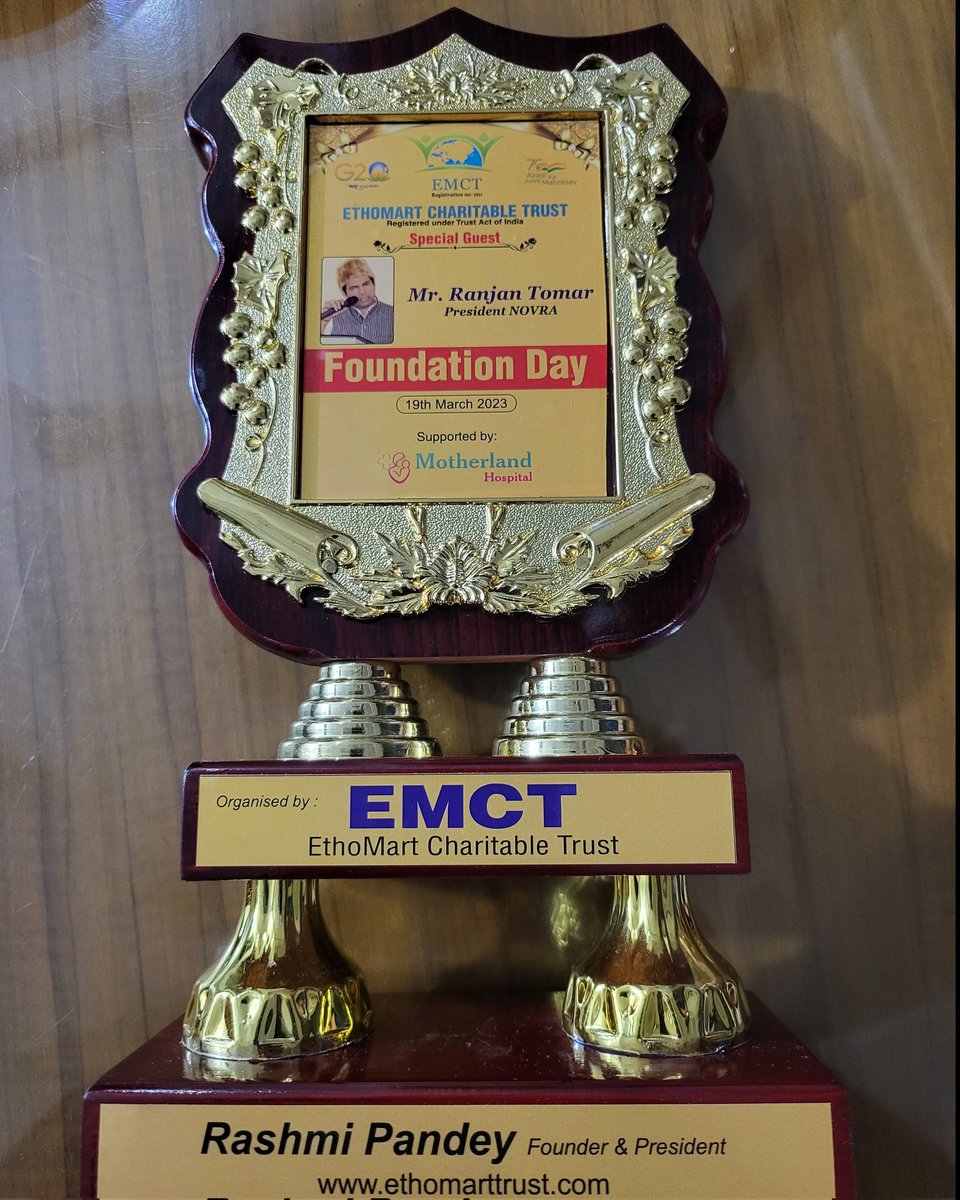 RanjanTomar's tweet photo. felicitated by Mrs India on stage of @EMCT19 org. , thanku @rashmip1 ji, amazing programme, @PankajSinghBJP @NoidaNovra @DhirendraGBN @vinodsharmanbt @KuberBisht09 @socialistprince @Adityakripa @rohit_chahal @aloktveet @InfoDeptUP @tejpalnagarMLA @coprajaneesh @gopalkagarwal https://t.co/IjEYXtI3ge