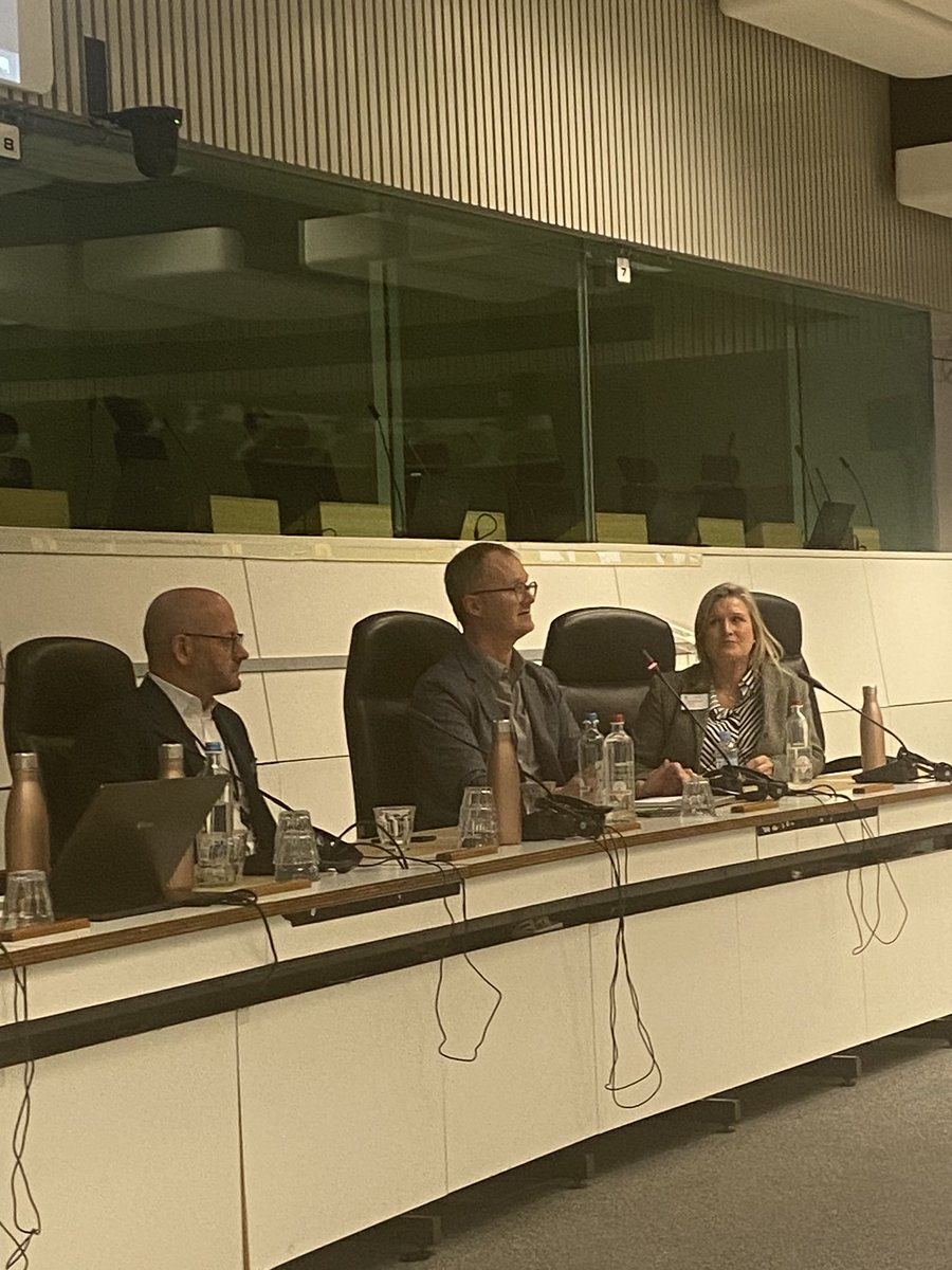 zerowasteeurope's tweet image. ZWE’s @JanekVahk is back, now as a speaker. 
“Things are getting better, but we’re far from capturing the materials. We need to simplify capturing them in separate collection AND we also need #MixedWasteSorting. Let’s invest on this instead of #incinerators, please”.