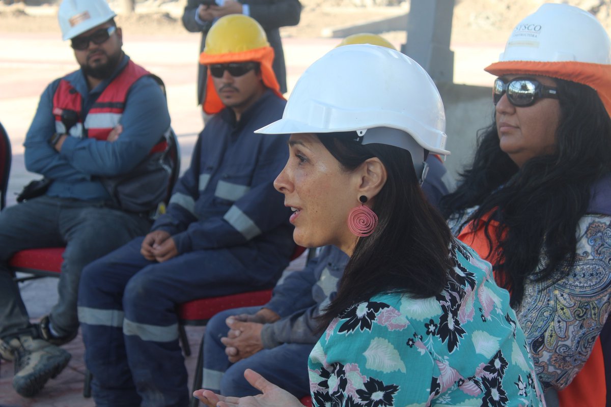CChCAtacama's tweet photo. Junto con trabajadores y trabajadoras de constructora Sysco y Seremi @minvuatacama, Rocío Díaz, realizamos un nuevo #Sentemonosaconversar donde junto con destacar la celebración del #Diadeltrabajadordelaconstrucción conversamos sobre los desafíos del sector en #Atacama https://t.co/1kkscJc3Le