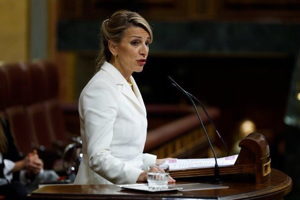 Jaumeasens's tweet photo. Vox empezó el día queriendo acabar con la presidencia de Pedro Sánchez.

Vox acaba el día ayudando a empezar la presidencia de @Yolanda_Diaz_. https://t.co/fRQFHiuA1P