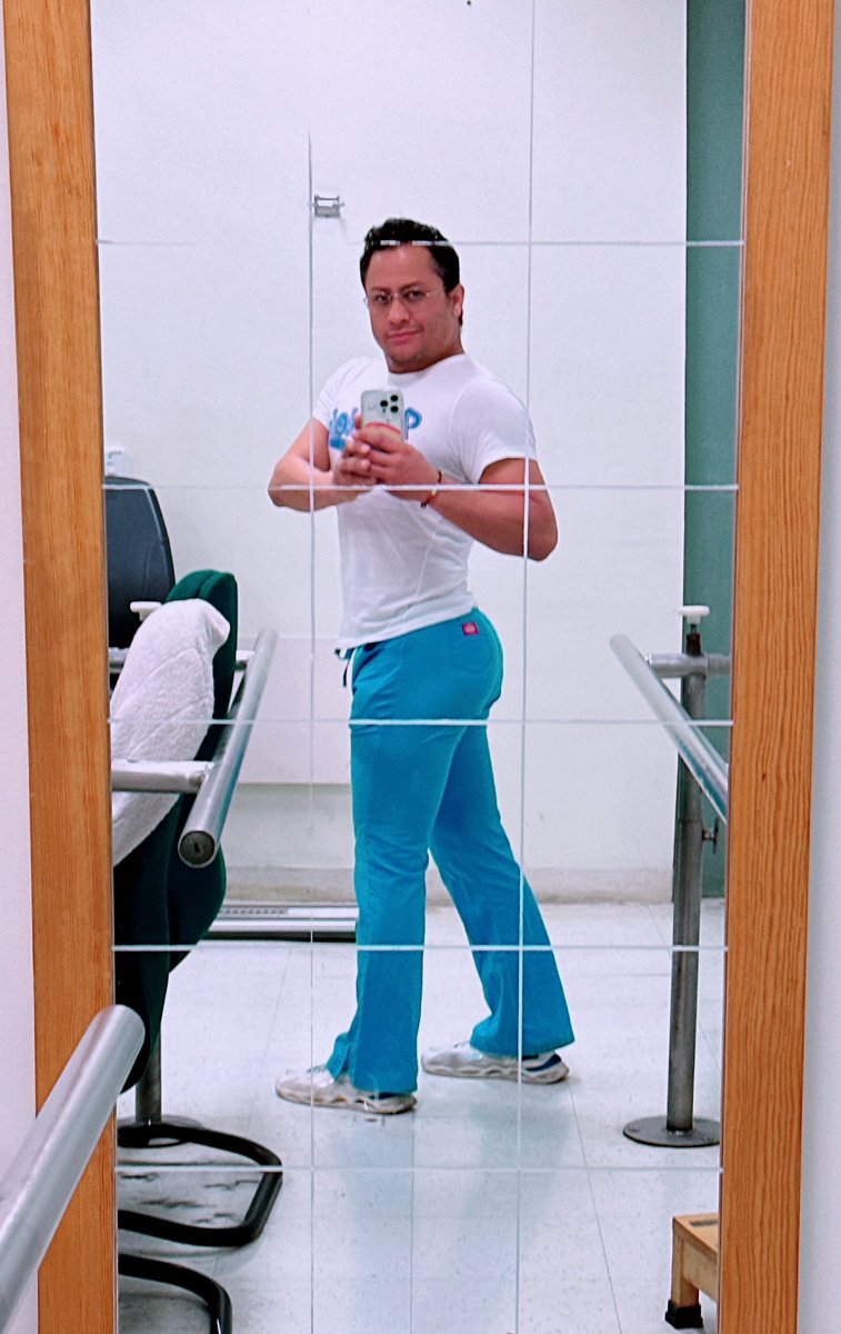 Alfonso70933765's tweet photo. Comenzando la Semana Hoy, qué tal Comienza su día…?
Entre más empinadiyo
Más se te ve El Fundi….yo🙋🏻♂️
#VamoaDarle #Terapeando #Actitud #GymBoy #SmartFit #Lagunerito #BiBoy #martesdeculos https://t.co/2UtOrNSkQg