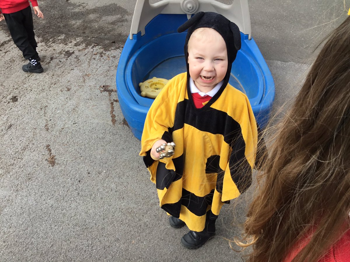 NurseryOPS's tweet image. Wow! The children are learning all about our instruments! How to play them, their names and how to play a beat! #opsmusic #expressiveartsanddesign