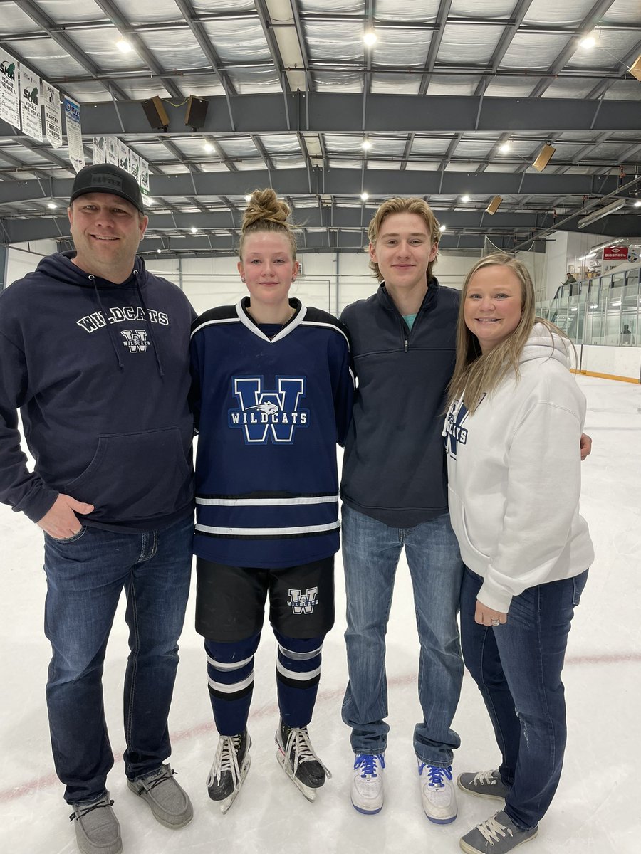 dd_willy's tweet photo. It’s been a whirl wind of a season and I’m sad to say both kids are done with their winter U18AAA teams, kaylee you are turning into quite the player! Stay tuned for what’s next for these 2!!!! #hockeyfam #hockeylife #rylan05 #kaylee07 #hockeykids https://t.co/RCxtEHfMHU