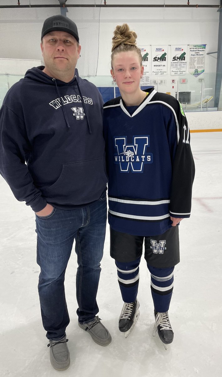 dd_willy's tweet photo. It’s been a whirl wind of a season and I’m sad to say both kids are done with their winter U18AAA teams, kaylee you are turning into quite the player! Stay tuned for what’s next for these 2!!!! #hockeyfam #hockeylife #rylan05 #kaylee07 #hockeykids https://t.co/RCxtEHfMHU