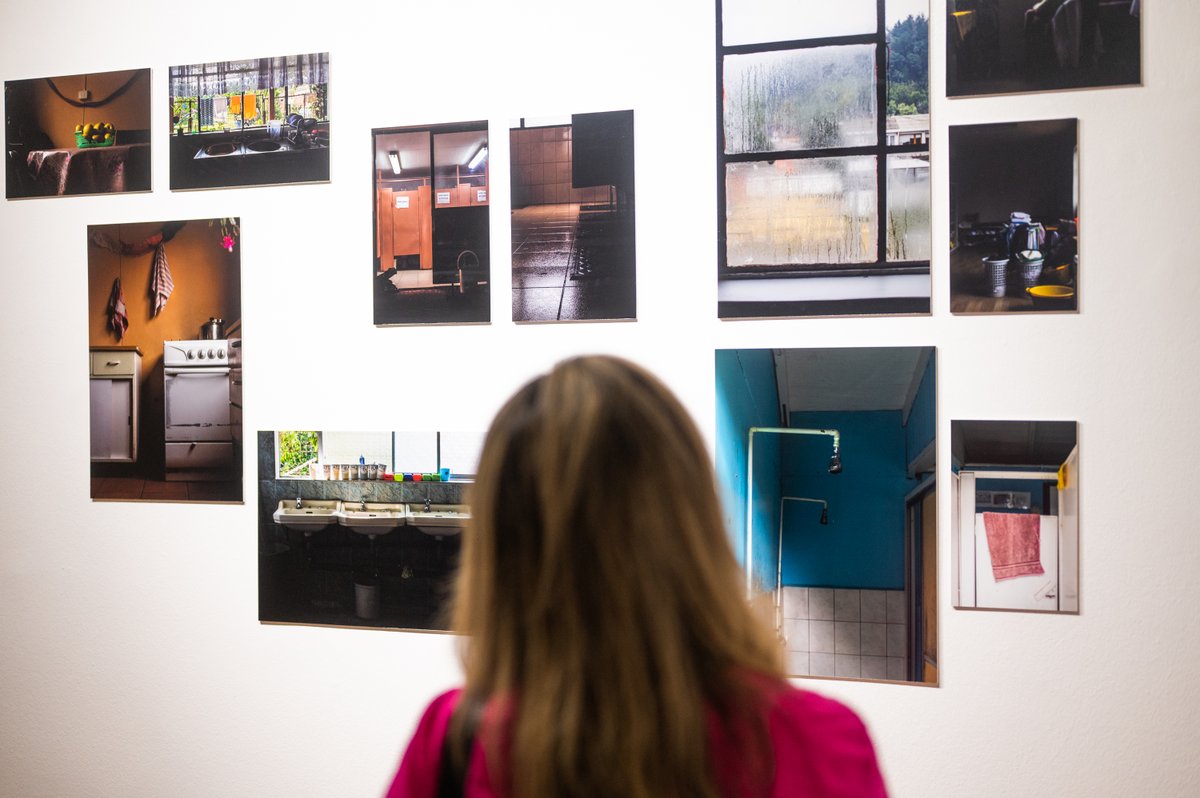#ArtesVisuales: "Conatus" es un término que refiere a la capacidad que tenemos como seres humanos de resurgir ante distintas circunstancias de la vida. Ven a conocer esta exposición de la artista Claudia Riquelme Ormeño en Isabel Riquelme 479.