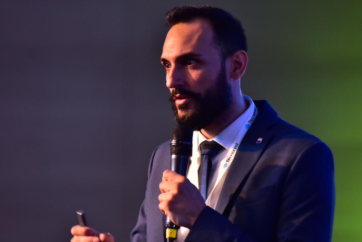 ConvergenciaGrp's tweet photo. #NPlay23
🗣️Keynote de @TecnoredSA , Lucas Bustos (Coordinador de Ingeniería, #Tecnored): "La frecuencia 2,4 Ghz para #WiFi está saturada. Hay que pensar en nuevas tecnologías". https://t.co/NXXMAKLfFS