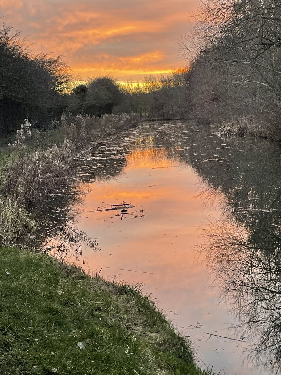 rbemery's tweet photo. @CanalRiverTrust Union Canal Market Harborough arm https://t.co/NqFJVVQpS2