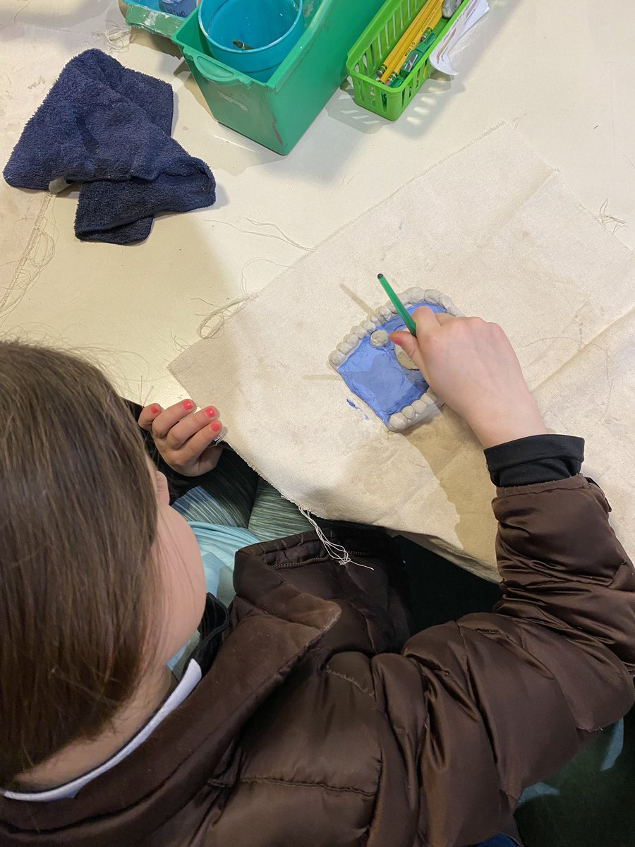 MrsReesbeckArt's tweet photo. 4th graders are glazing their Creature Doors this morning! Can’t wait to see what they look like after they’re fired.
These will be on display at the 4th Grade DF Art Show in May! #dfhappyclassrooms #clayweek #ceramics #fairydoors #creaturedoors #artofed https://t.co/FqAtbzYwd1