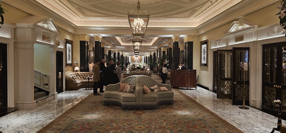 RicermanUK's tweet photo. Interesting night last night at China Tang bar in the Dorchester Hotel. Free drinks from the head bar man for a few hours. Was fun! Shame it wasn't something I could capture on a live stream. Beautiful place. https://t.co/DGQNKWy3xk