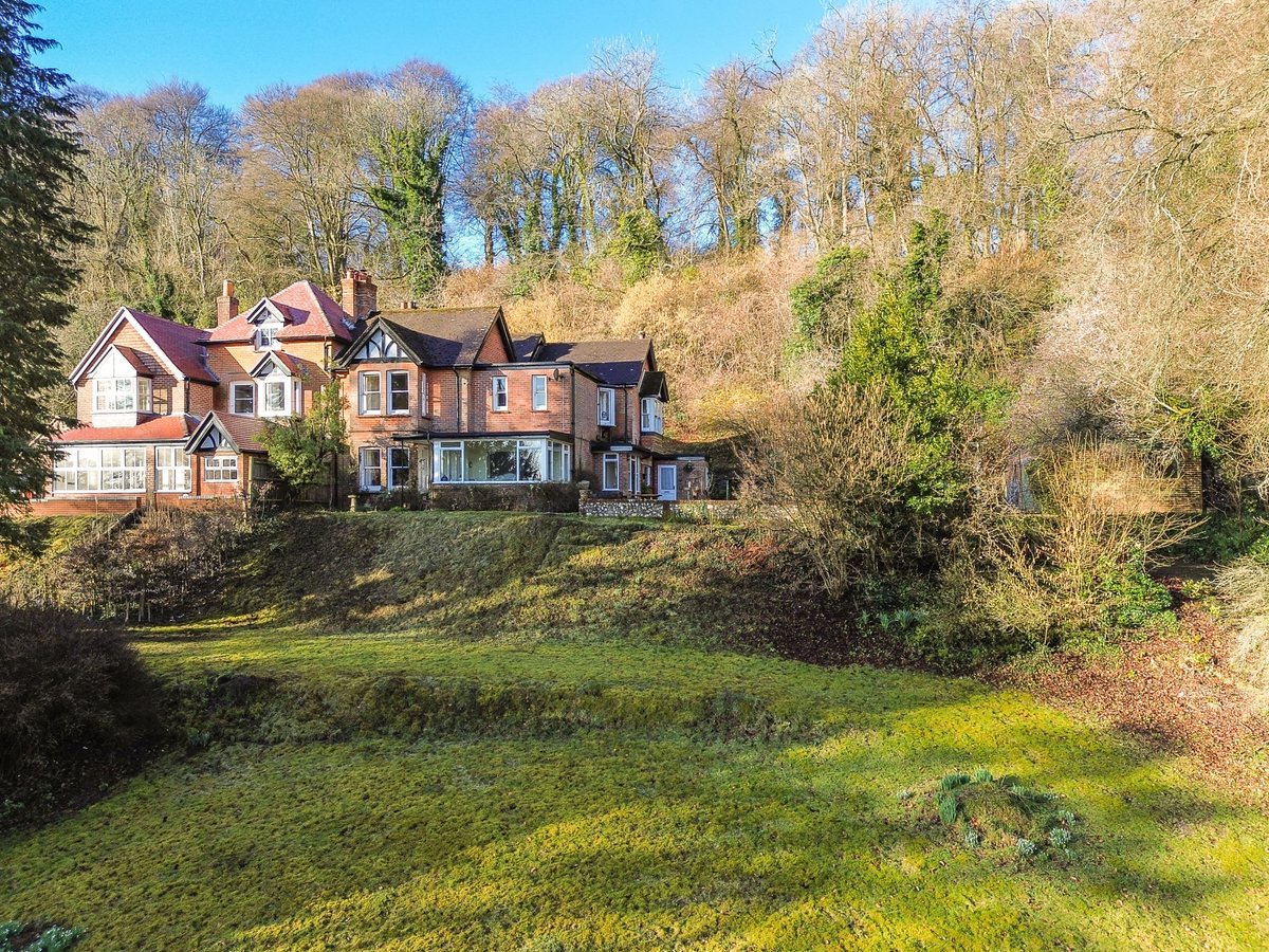 CountryHouseCompany tweet media