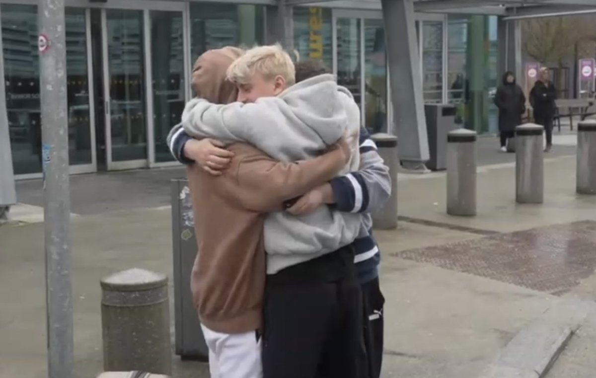 LetsHugoYT's tweet photo. Das wars mit EdelTour für mich war über geil und bei @Papaplatte und @Reeze gehts weiter https://t.co/QZrdaNAit6