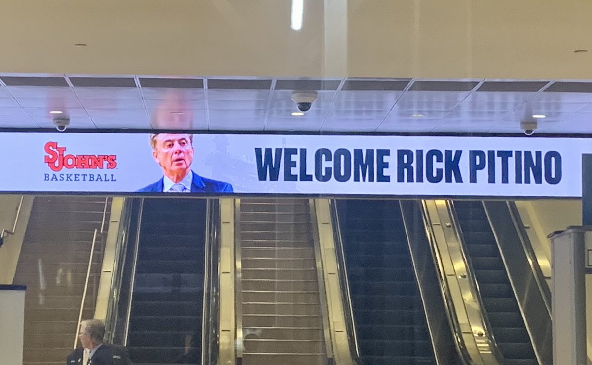 TinaCervasio's tweet image. The Garden welcomes Rick Pitino back, as well …. #STMBB @StJohnsRedStorm