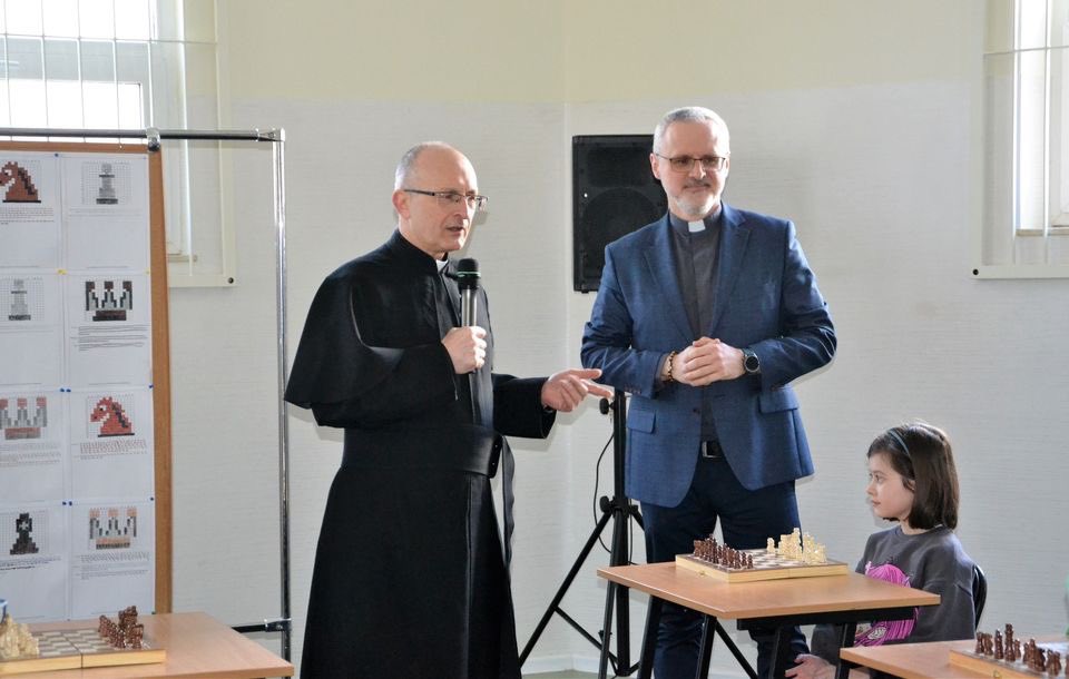 SPLublinSAC's tweet image. #Szkolne potyczki szachowe z ks. Sławomirem #Pawłowski.m SAC utytułowanym #szachista i jednocześnie #ekumenista i #wykładowca @KUL_Lublin.

#szachy #zmagania #turniej #mistrz #myślenie #logika #figury #LublinSPPallotti #hobby