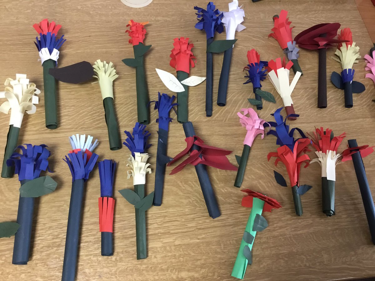 LeysFarm's tweet photo. Year 3 enjoyed an afternoon of using our creative skills to make wildflowers for a display at 2021!  #lfjsArt https://t.co/0AtC7slWPw