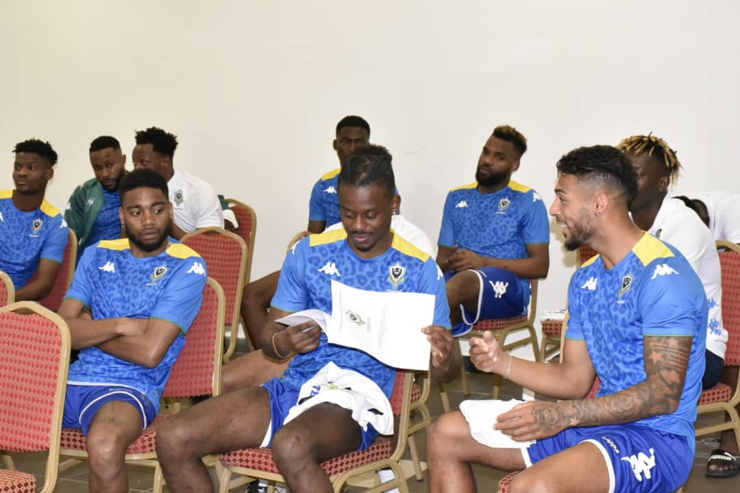 anfpg's tweet photo. Belle rencontre avec les #PantheresA du #Gabon.
Les échanges ont tourné autour des points suivants :
✅ Les services de l'#ANFPG
✅ La #solidarité entre les footballeurs
✅ L'importance de la mise en application de la #Charte du joueur en Equipe Nationale. https://t.co/AfmSMVxBJY