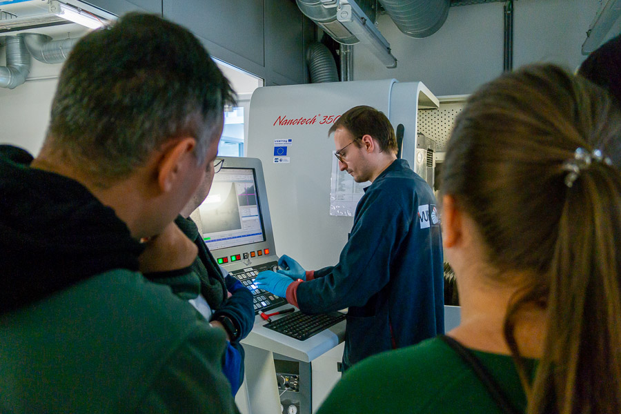 BPhotVub's tweet photo. This was our second @PhotonHub Experience Centre on #Optics & #FreeformOptics! 🔬 Our researchers opened up their labs to share basic technical insights & skills with engineers & developers from different industries! 🧑🔬🤝
📸 More on https://t.co/GxHmU3OFGQ
#Photonics #VUBrussel https://t.co/VEiseoGOxO